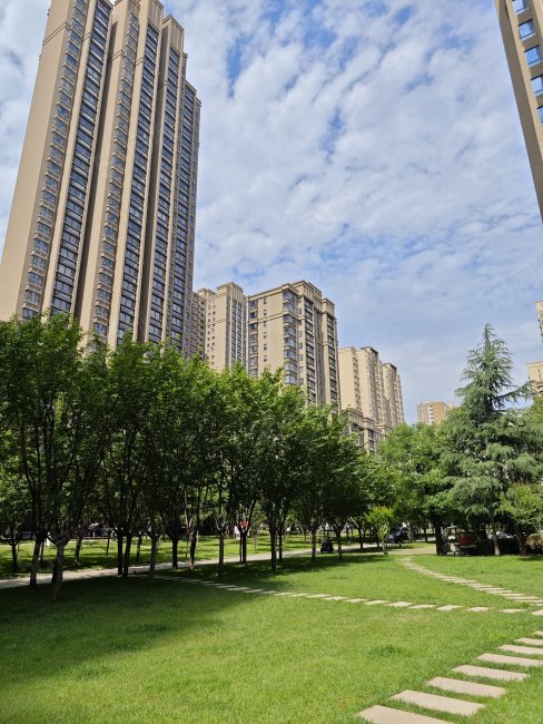 中国铁建国际城曦園降41W,129平三室249W按揭法拍房