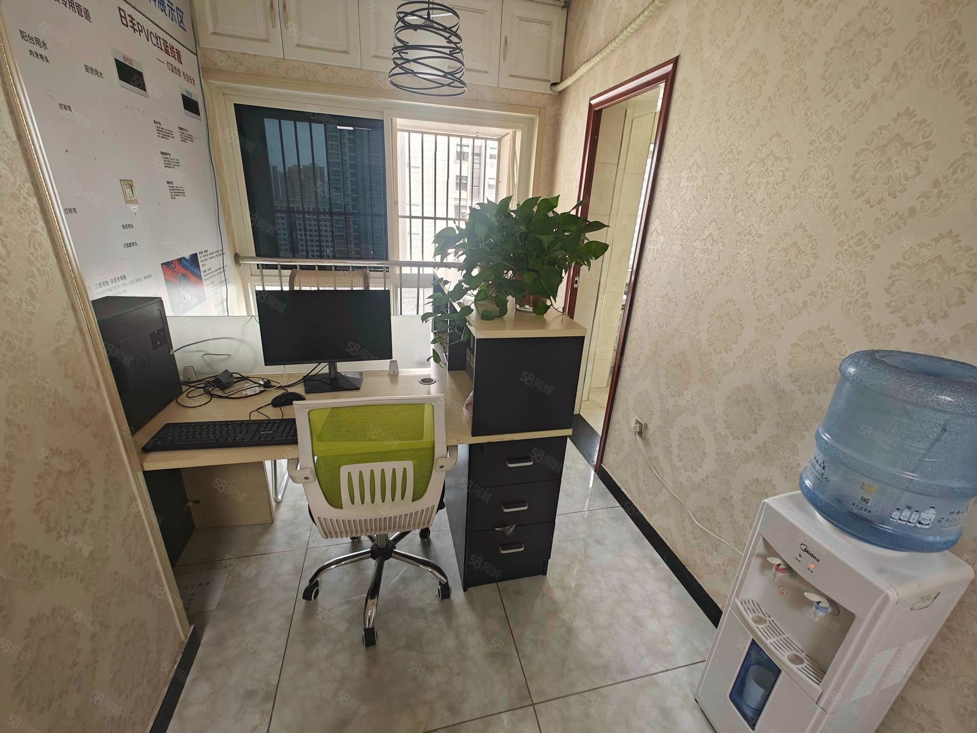 盛龙广场精装两室可带办公家具 小3室 接待创业的来 采光好