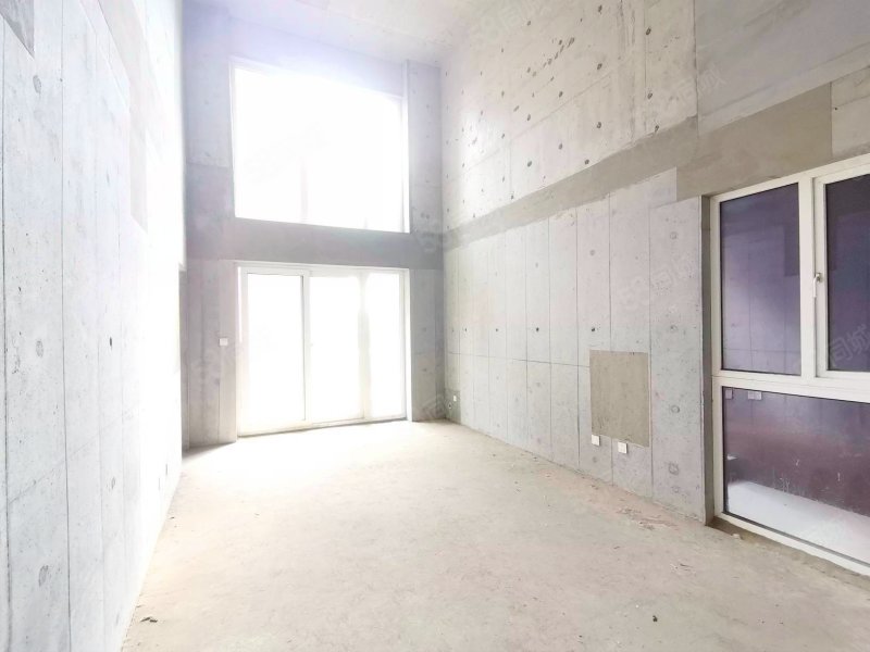 曲江二期南湖艺境满2客厅挑空6米可加盖看房子方便