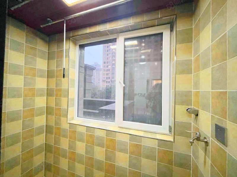 8号线地铁蔚蓝君城3室双阳台双明卫有电梯无遮挡急售